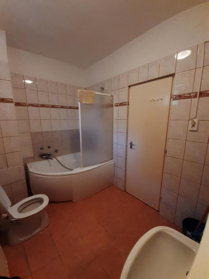 Orosháza Gyopar Gyoengye Apartmanhaz מראה חיצוני תמונה