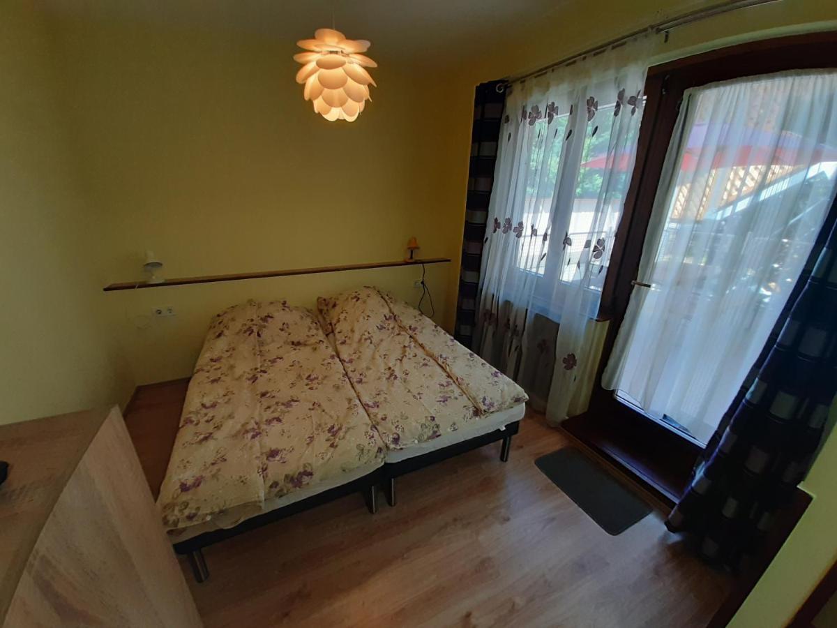 Orosháza Gyopar Gyoengye Apartmanhaz מראה חיצוני תמונה