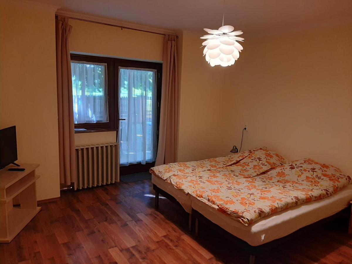 Orosháza Gyopar Gyoengye Apartmanhaz מראה חיצוני תמונה