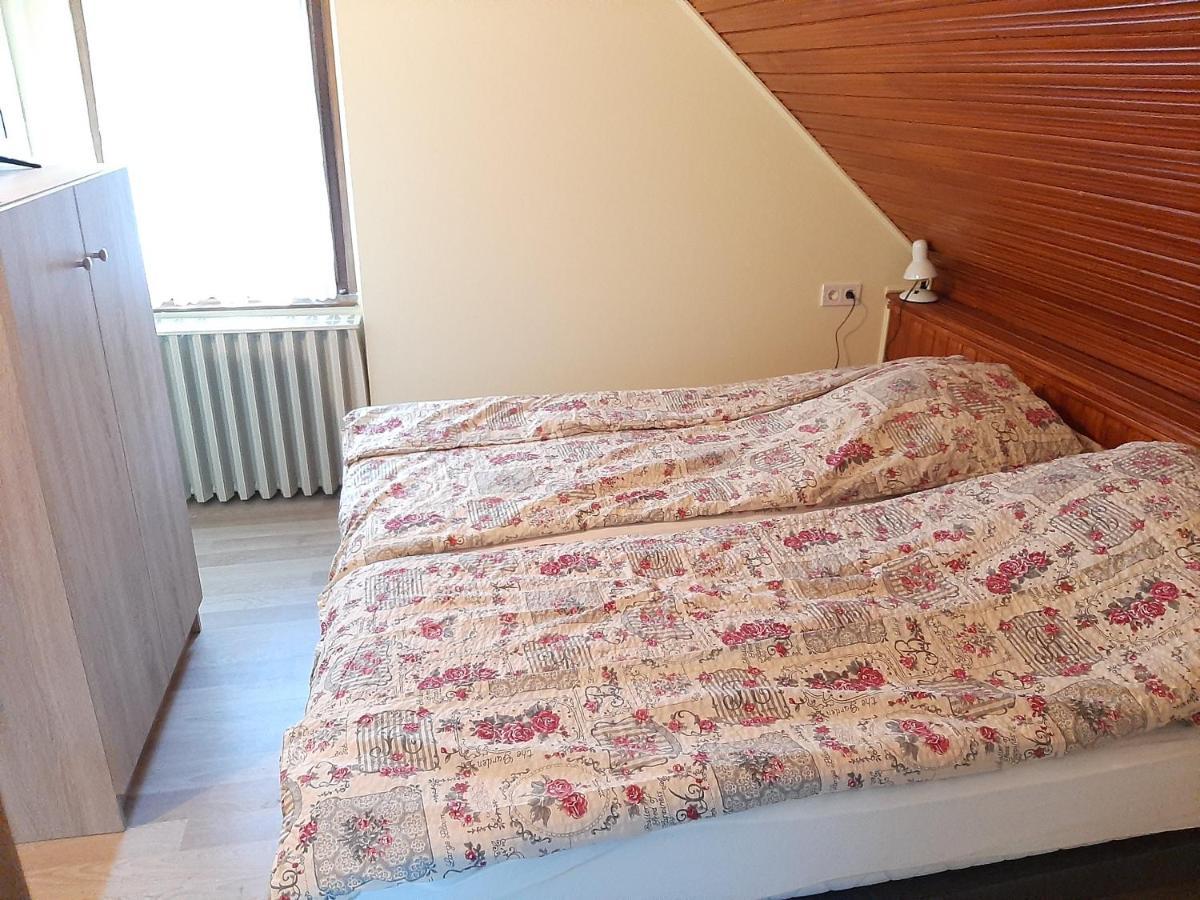 Orosháza Gyopar Gyoengye Apartmanhaz מראה חיצוני תמונה