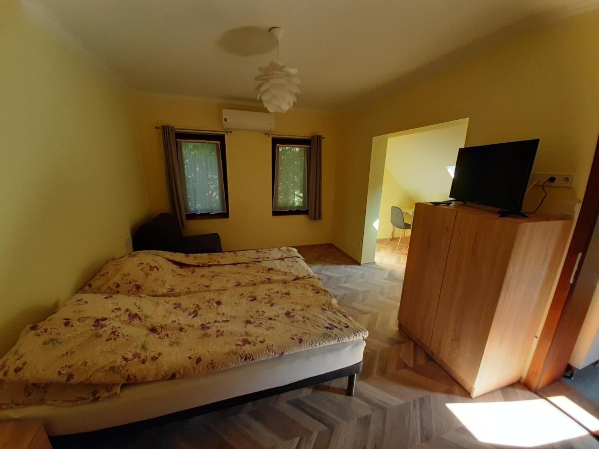 Orosháza Gyopar Gyoengye Apartmanhaz מראה חיצוני תמונה