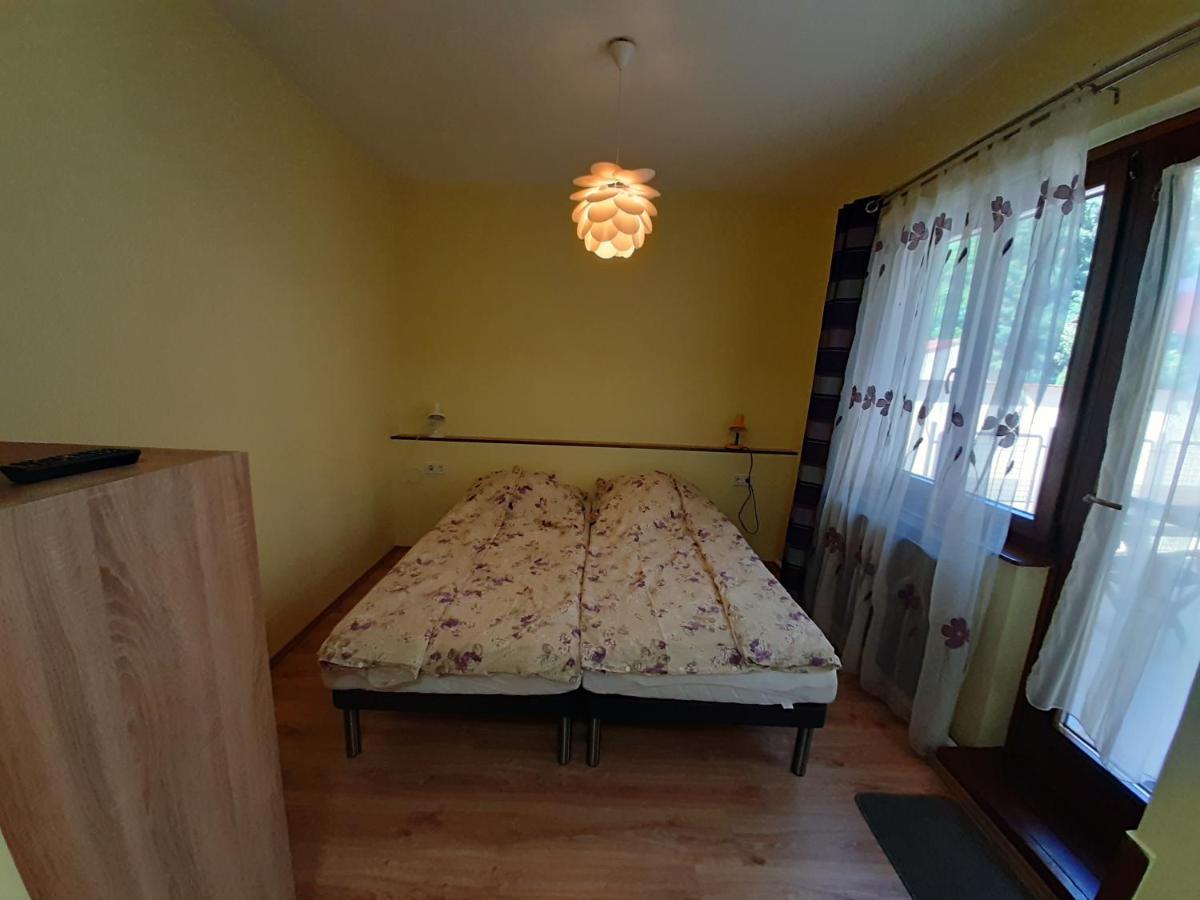 Orosháza Gyopar Gyoengye Apartmanhaz מראה חיצוני תמונה