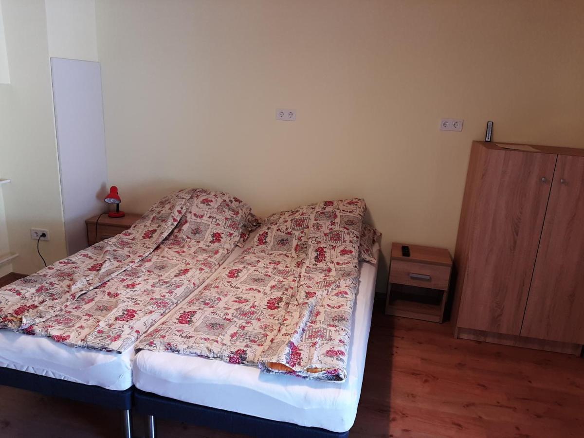 Orosháza Gyopar Gyoengye Apartmanhaz מראה חיצוני תמונה