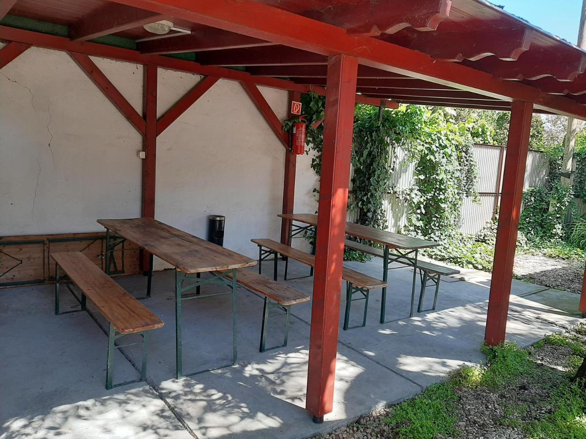 Orosháza Gyopar Gyoengye Apartmanhaz מראה חיצוני תמונה