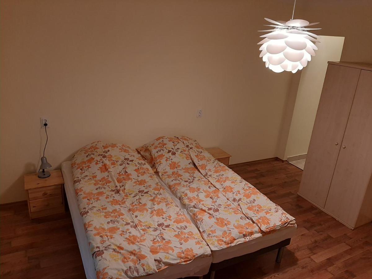 Orosháza Gyopar Gyoengye Apartmanhaz מראה חיצוני תמונה