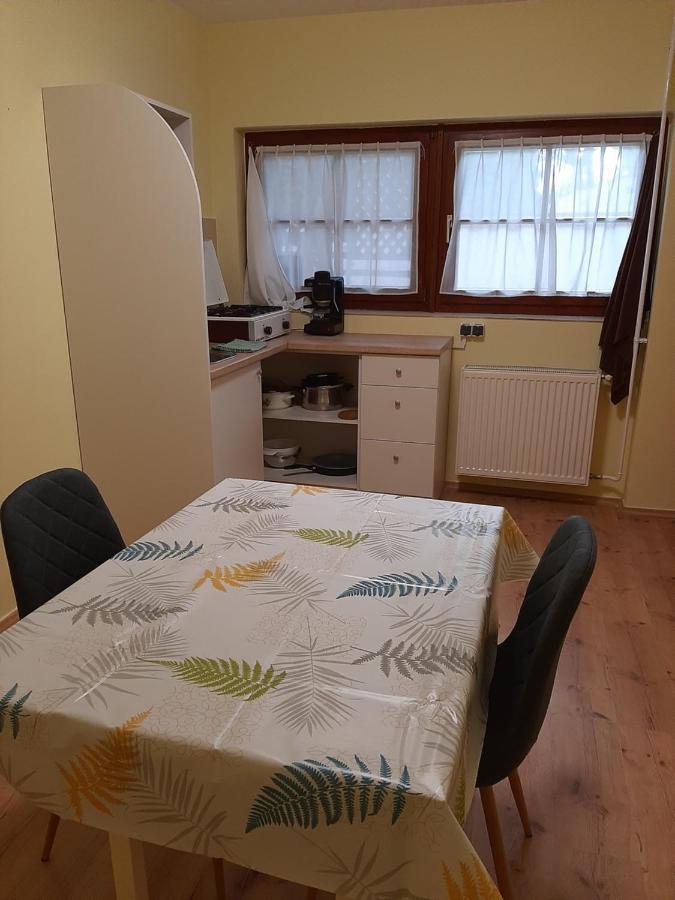 Orosháza Gyopar Gyoengye Apartmanhaz מראה חיצוני תמונה
