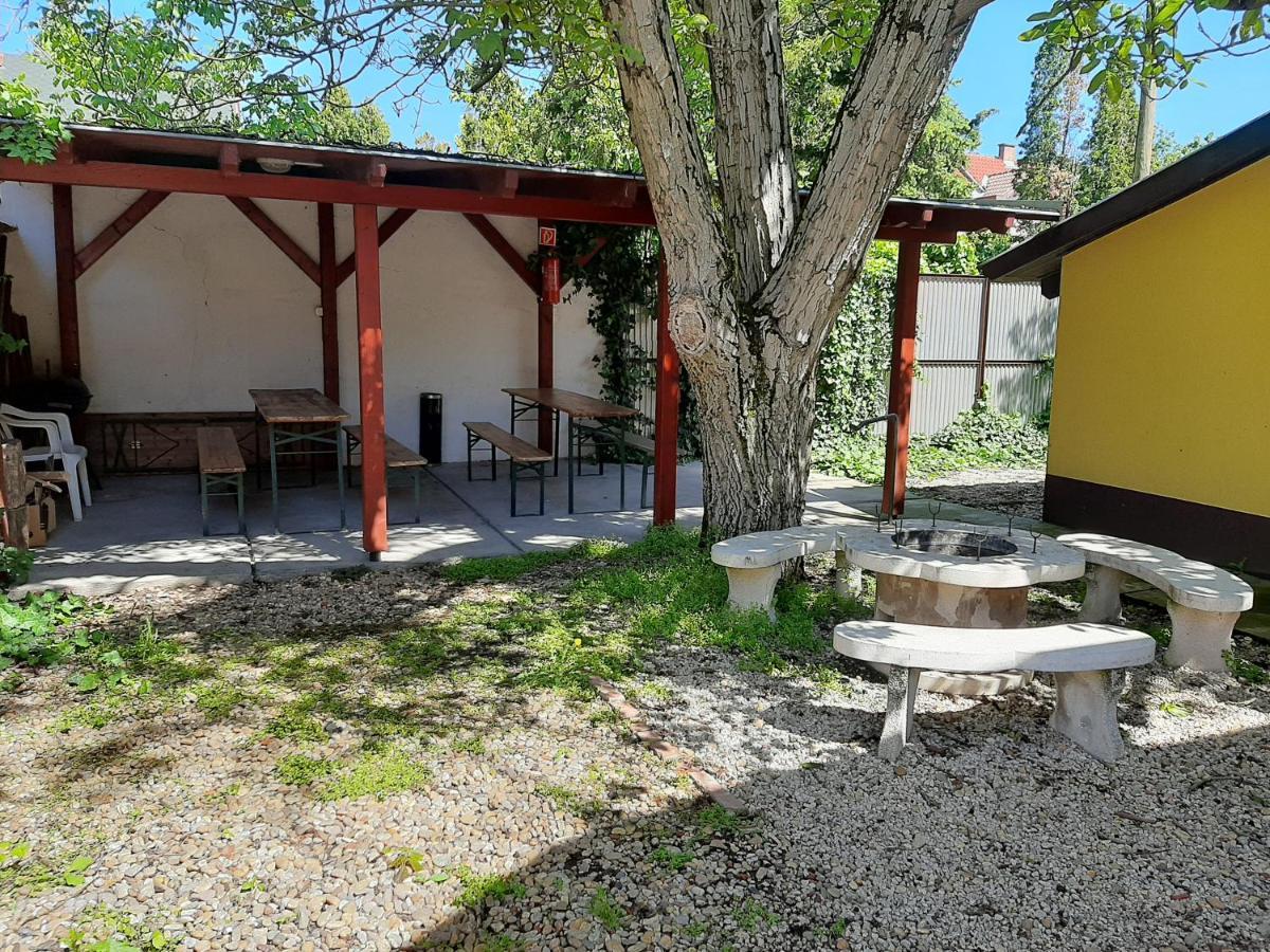 Orosháza Gyopar Gyoengye Apartmanhaz מראה חיצוני תמונה