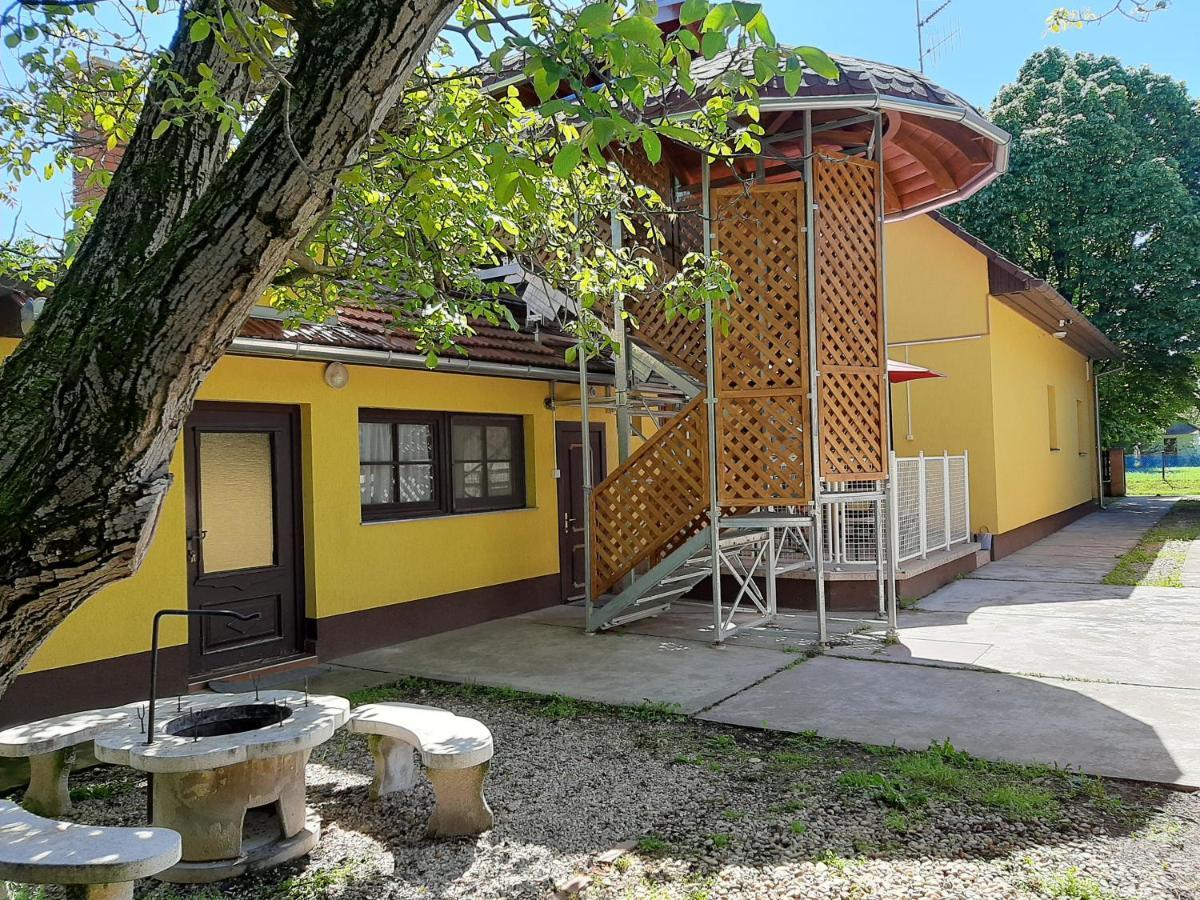 Orosháza Gyopar Gyoengye Apartmanhaz מראה חיצוני תמונה