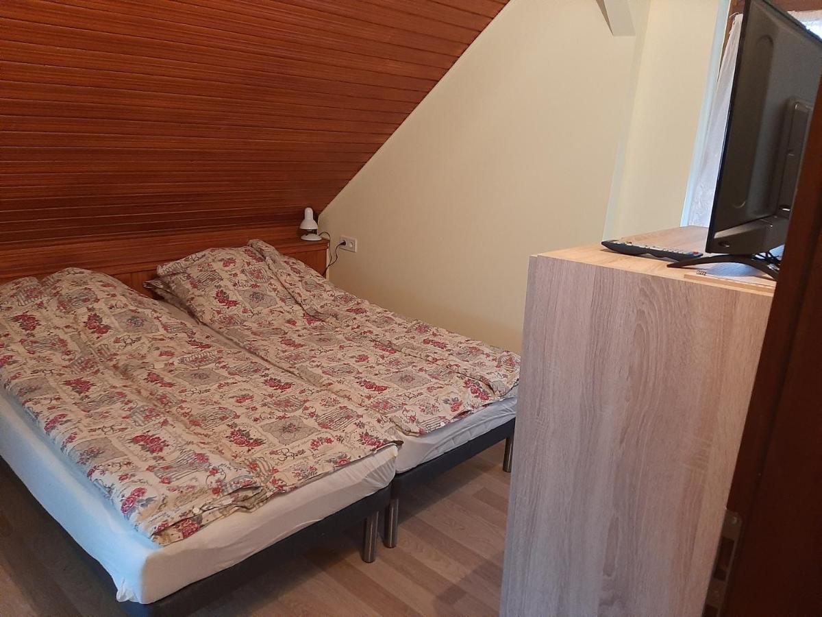 Orosháza Gyopar Gyoengye Apartmanhaz מראה חיצוני תמונה
