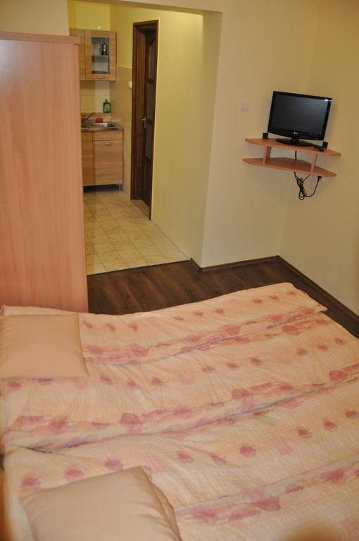 Orosháza Gyopar Gyoengye Apartmanhaz מראה חיצוני תמונה