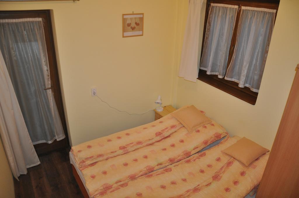 Orosháza Gyopar Gyoengye Apartmanhaz מראה חיצוני תמונה